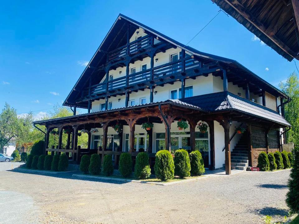 Pastravaria Alina Szerfalva Kültér fotó